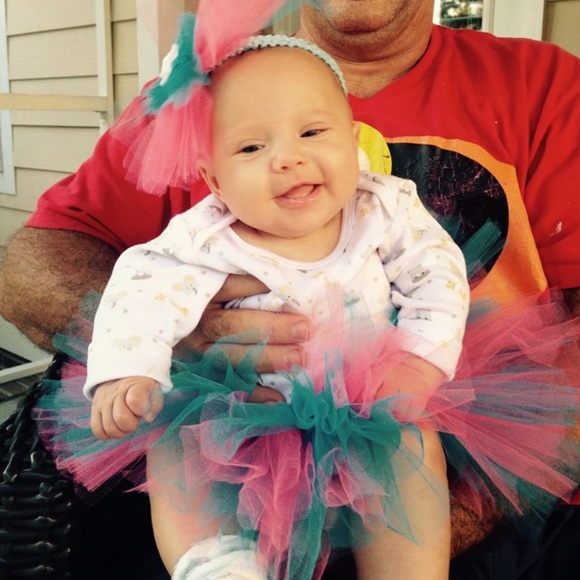 FREE Newborn set of 2 tutus and hair bow - Picture 6 of 7